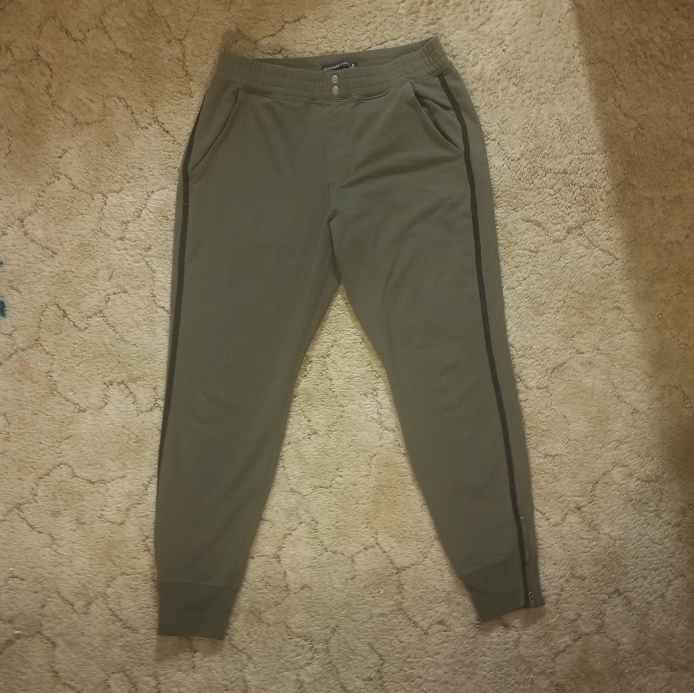 💥 2/$20 Abercrombie & Fitch green joggers